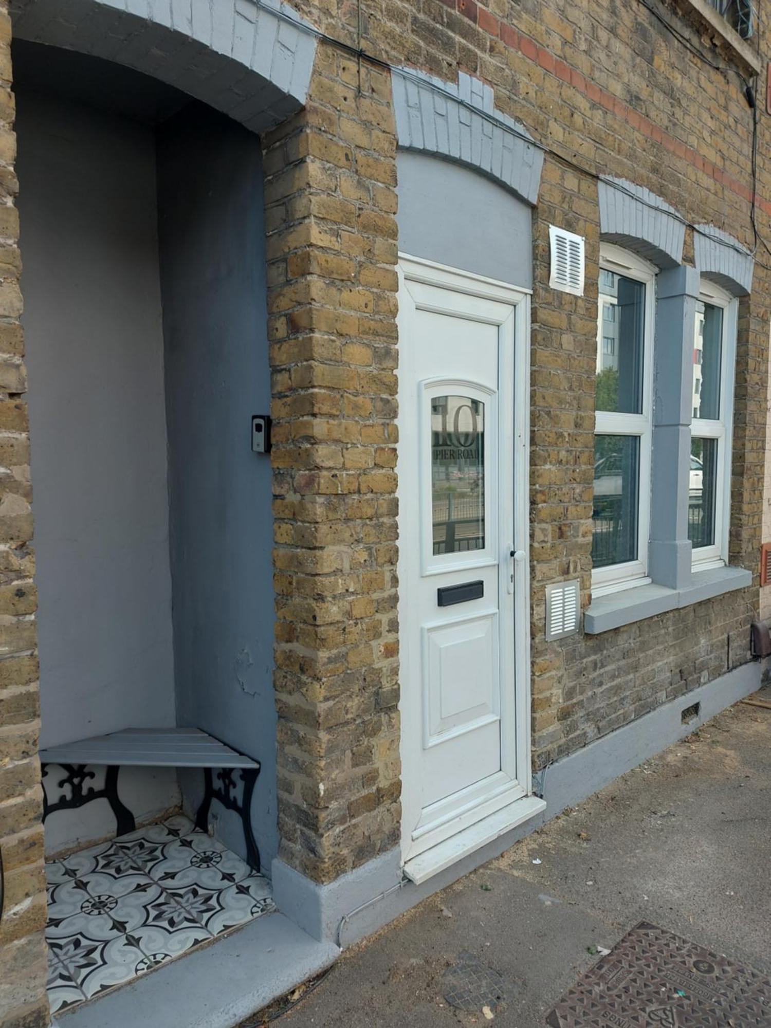 10 Pier Road Gillingham Me7 1rj Hoo
